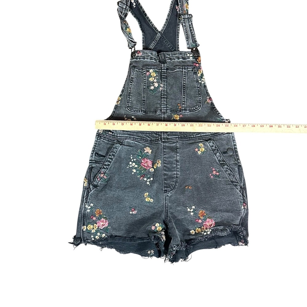 Driftwood Shortalls Womens S Grey Floral Embroidered Denim Raw Hem Overalls - Picture 4 of 8